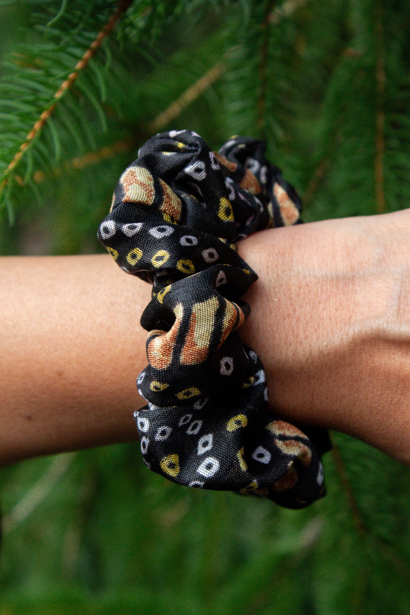 Black Bhandani Print Scrunchie